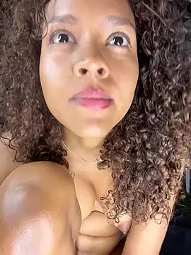 CurlyOopsieXXX webcam