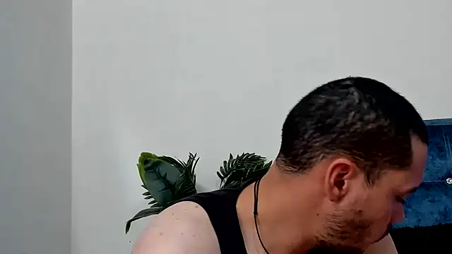 Aronandmoli69 webcam