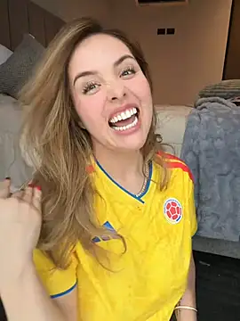 Alirawrz's live cam