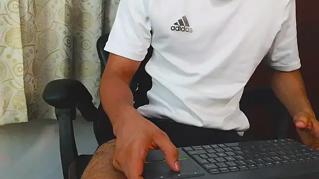 HomeAloneK webcam