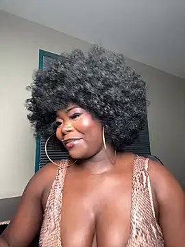 WomanNextdoor1 webcam