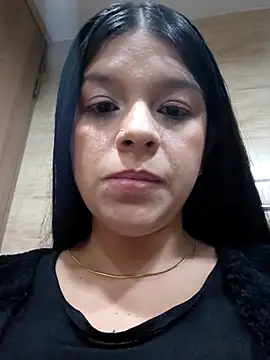 Layla-daring webcam