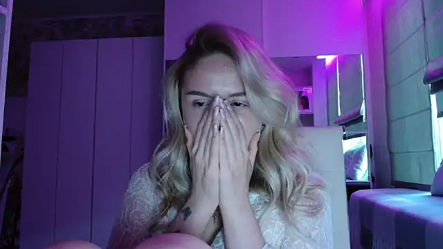 Jolenneky live cam on StripChat
