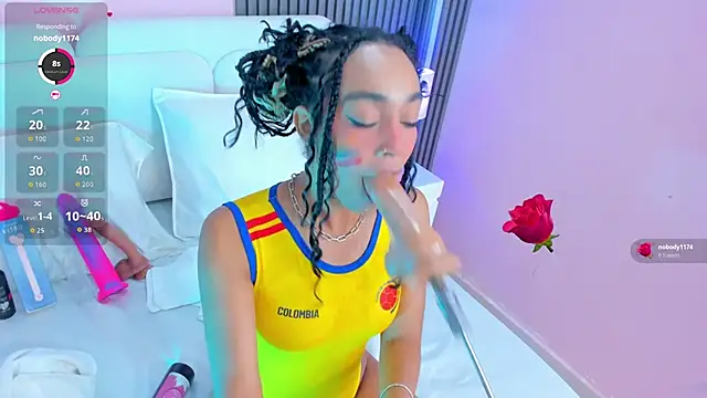 Clawdeen__wolf live cam on StripChat