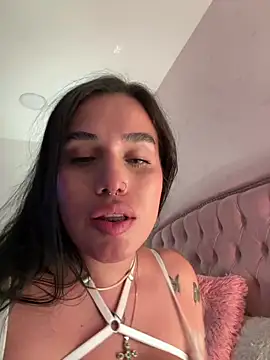 Bella__Wood live cam on StripChat