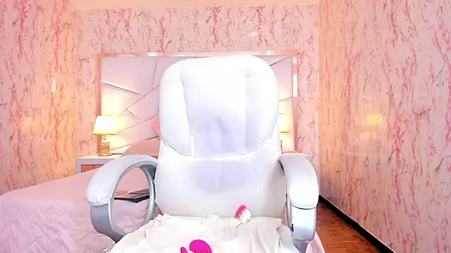 Emily_Whinfre webcam