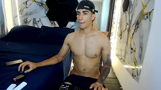 Goldendesirexx webcam