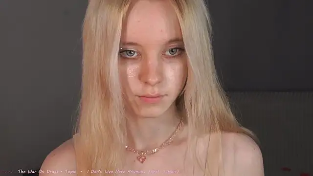 quake_123 (F teen) - Kiss and lick you