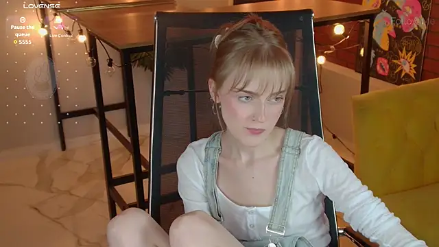 KiraMontoya webcam