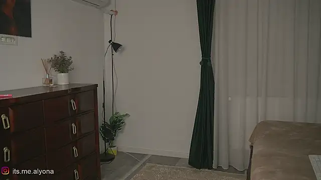 Alyonaqueen_ webcam