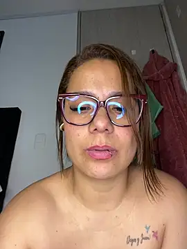 Pretty__Milf webcam