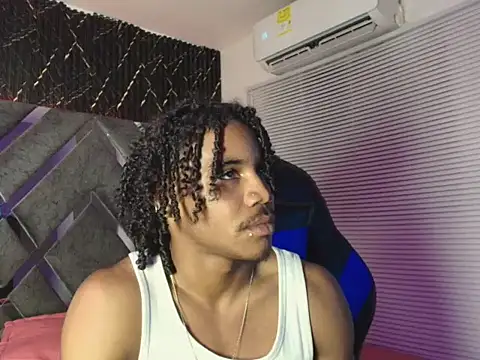 axel_silva4 live cam on StripChat