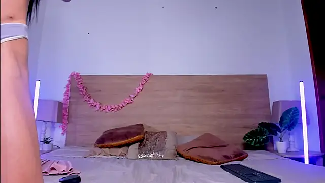 LaraRous webcam
