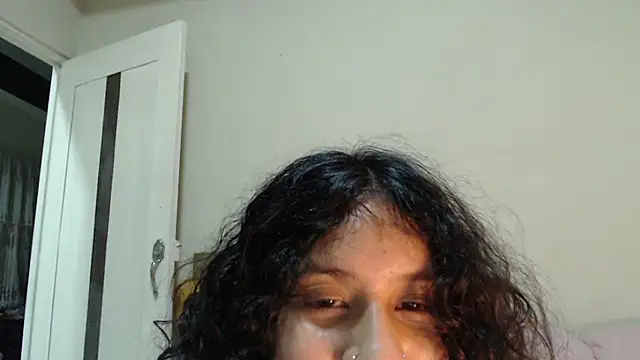 AlinaWoolf_ webcam