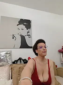 RebeccaNoble live cam on StripChat