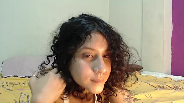AlinaWoolf_ webcam