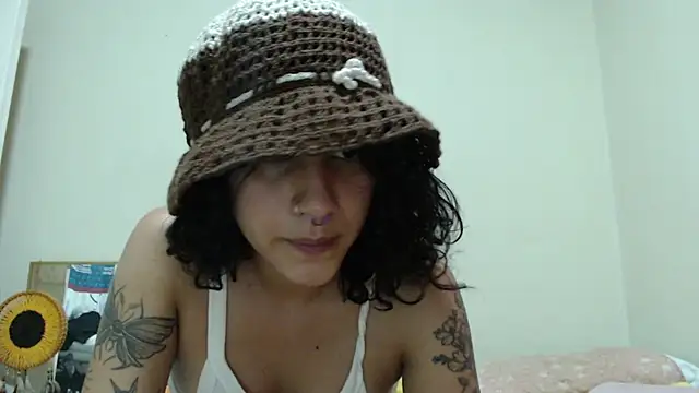 AlinaWoolf_ webcam