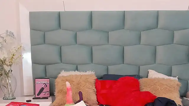 MiaMancini webcam