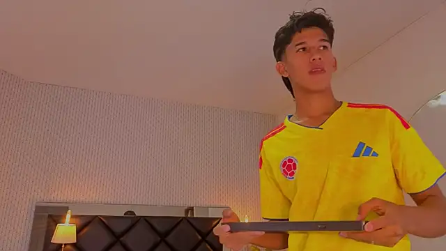 dave_eliot (M twink) - suck toes