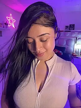 lucianaroy - Lucianaroy's free webcam - UK Sex Cams