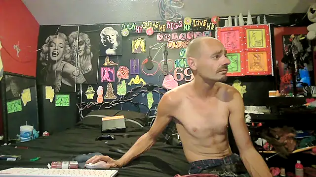 daddyandsplashqueen (Ask my age) - Flash titties