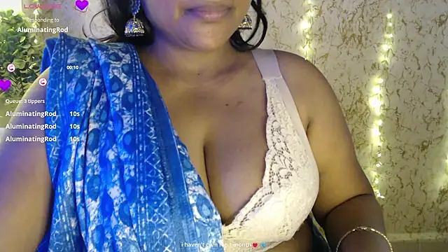 ItsMiraDesire live cam on StripChat