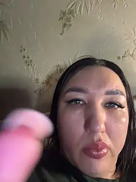 Naughtbaby_2025 live cam on StripChat
