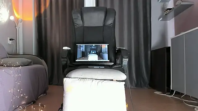 emy_lovee live cam