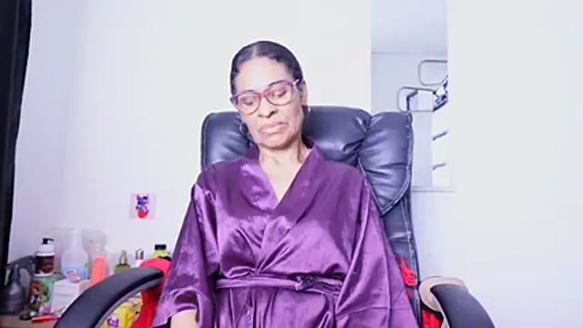 Aries_Mature webcam