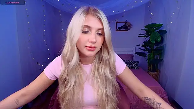 Evacadooo webcam