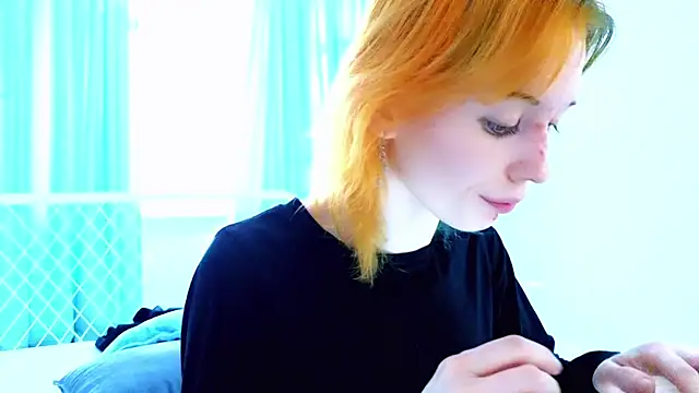 Kiara_Age live cam on StripChat