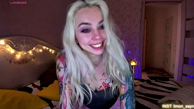LillyMoure_ live cam on StripChat