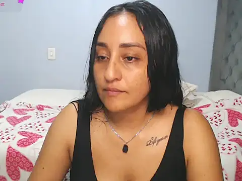 erotic_lov live cam on StripChat