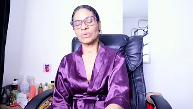 Aries_Mature webcam