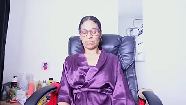 Aries_Mature webcam