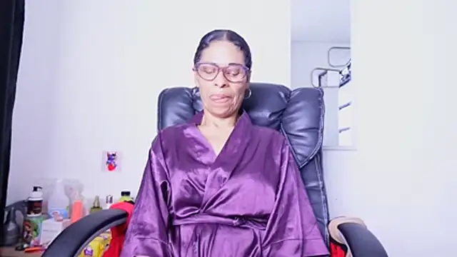 Aries_Mature webcam
