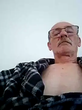 oleg049 live cam on StripChat