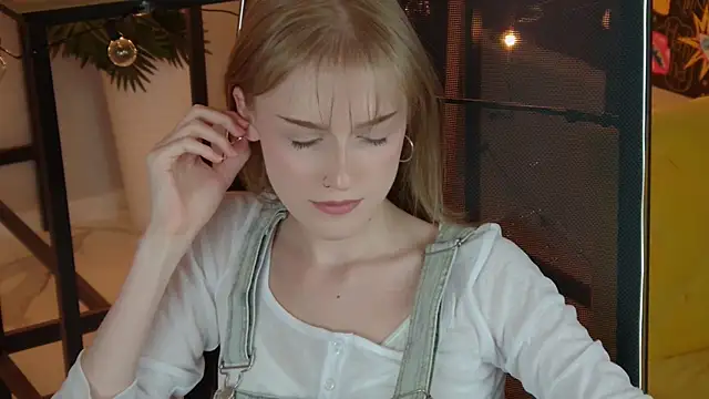 KiraMontoya webcam