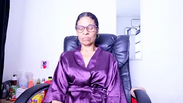 Aries_Mature webcam