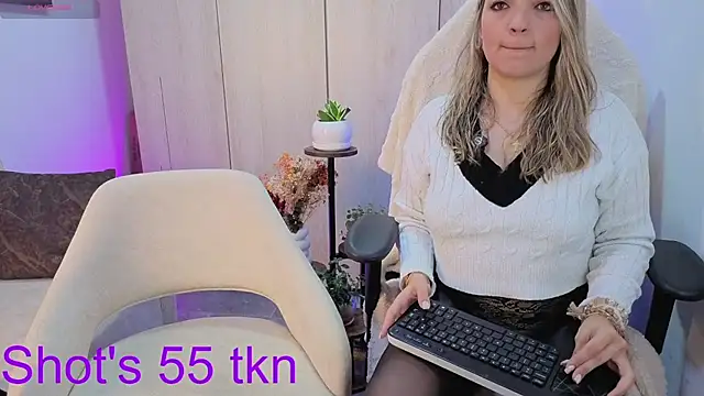 Miss_Annye webcam