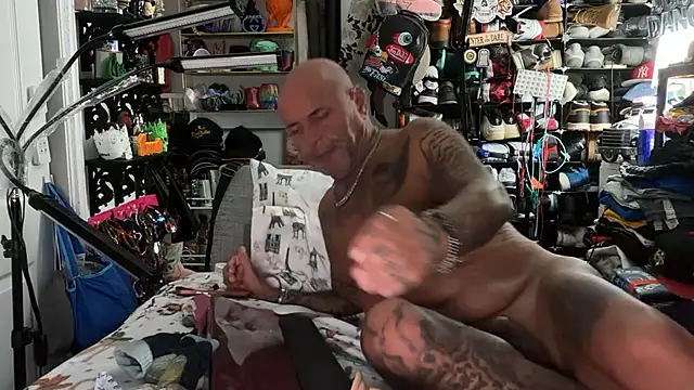 lovetatts64 webcam