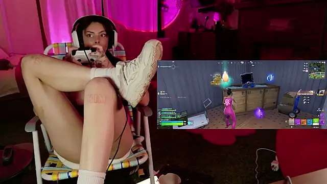 GennaJames webcam