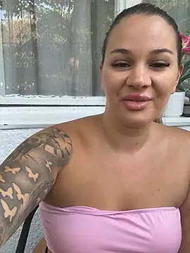 xXBigPeachBunnyxXx webcam