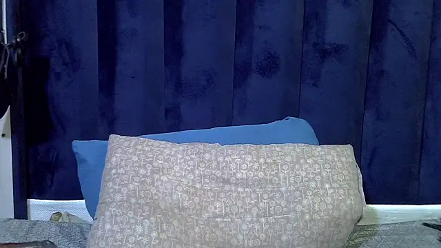 Sexyymia22 webcam