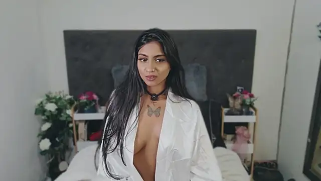 Delilah_Blazee webcam