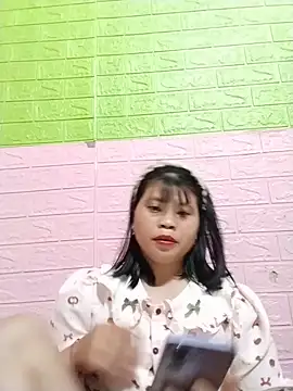 Xuka_lyss live cam on StripChat