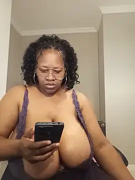 bustylisa1983 webcam