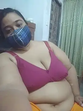 momo_loves webcam