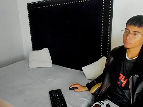 LoganNRose webcam