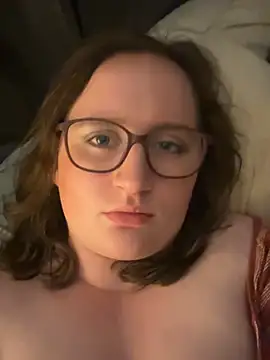 lucycomestrue webcam